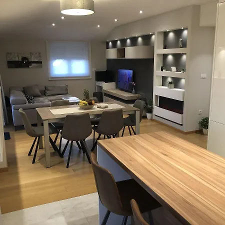 Moderne Ferienwohnung Mit Klima, Wifi In Sandstrandnahe * Medulin