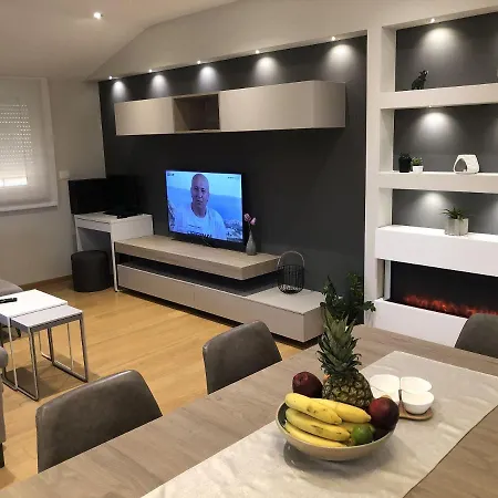 Moderne Ferienwohnung Mit Klima, Wifi In Sandstrandnahe