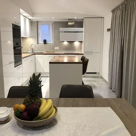 Moderne Ferienwohnung Mit Klima, Wifi In Sandstrandnahe Medulin