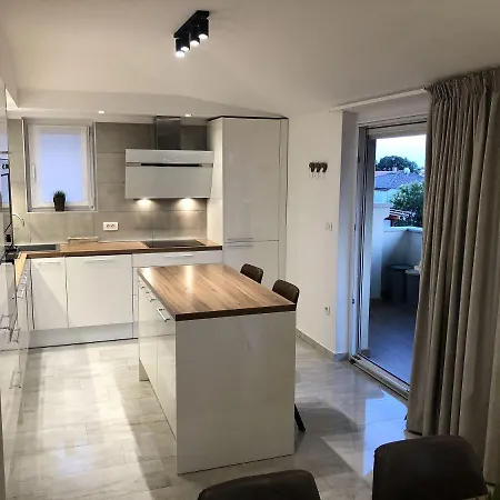 Moderne Ferienwohnung Mit Klima, Wifi In Sandstrandnahe Apartament Medulin