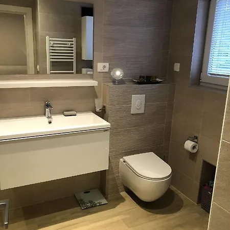 Moderne Ferienwohnung Mit Klima, Wifi In Sandstrandnahe *