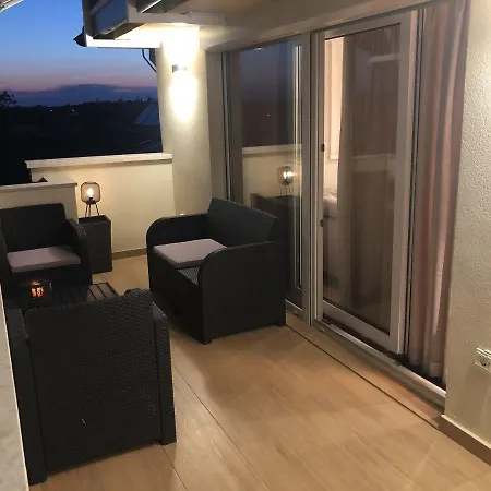 Moderne Ferienwohnung Mit Klima, Wifi In Sandstrandnahe *